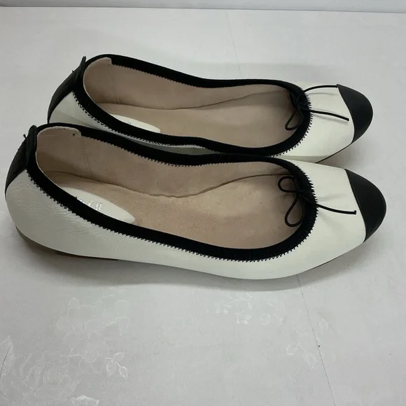 Bloch Women's Cream and Black Cap Toe Flats - Picture 2 of 5